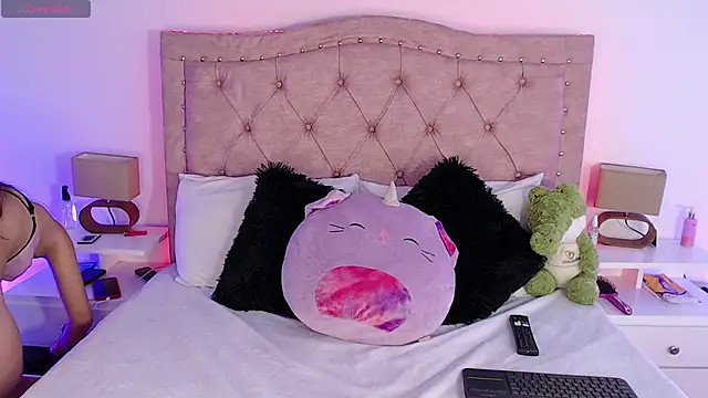 Snapshot of sweet_caandyy chatting on 09/24/25, 10:13 sweet caandyy online show from 09/24/25, 10:13