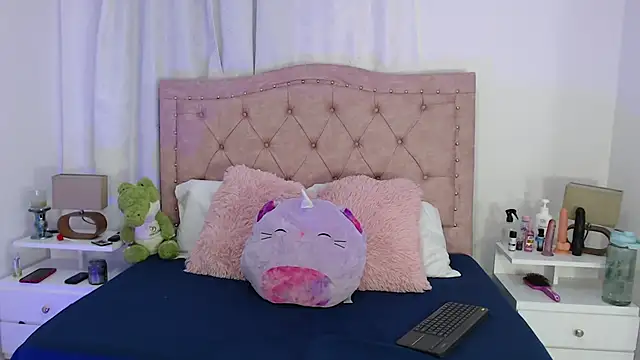 Snapshot of sweet_caandyy chatting on 10/28/25, 05:11 sweet caandyy online show from 10/28/25, 05:11