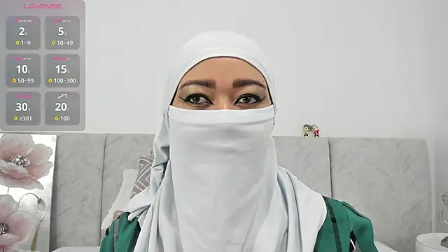 Snapshot of Jadiya_ chatting on 10/16/25, 12:17 Jadiya online show from 10/16/25, 12:17