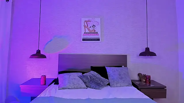 Snapshot of cloehill_ chatting on 11/11/25, 01:33 cloehill online show from 11/11/25, 01:33