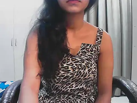 short girl  online show from 10/01/25, 05:08