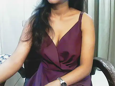 Snapshot of short_girl_ chatting on 11/17/25, 04:35 short girl online show from 11/17/25, 04:35