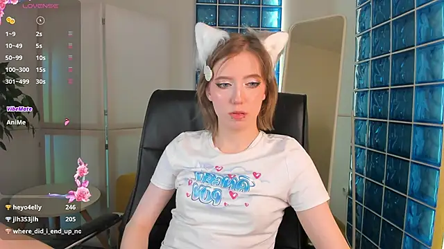 Snapshot of MorgyAsuna_ chatting on 11/15/25, 06:37 MorgyAsuna online show from 11/15/25, 06:37