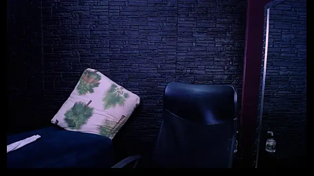 Lizzie Collin online show from 10/16/25, 02:51