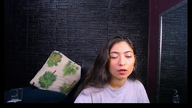 Lizzie Collin online show from 10/18/25, 01:45