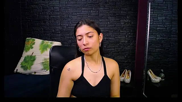 Lizzie Collin online show from 10/23/25, 02:49