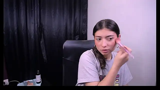 Lizzie Collin online show from 10/30/25, 04:08