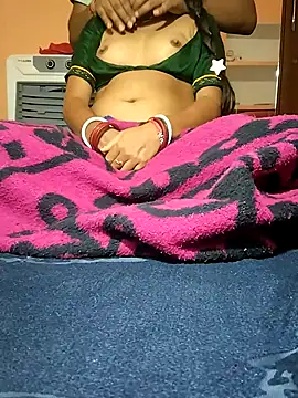 Snapshot of monarani5986 chatting on 11/13/25, 03:55 monarani5986 online show from 11/13/25, 03:55