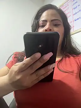 Snapshot of ROUSE_SINCLAIR chatting on 10/10/25, 07:02 ROUSE SINCLAIR online show from 10/10/25, 07:02