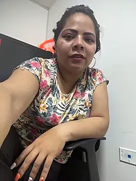 Snapshot of ROUSE_SINCLAIR chatting on 10/25/25, 07:27 ROUSE SINCLAIR online show from 10/25/25, 07:27