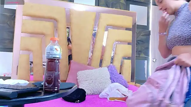 Snapshot of CailinANDrouse chatting on 10/28/25, 12:09 CailinANDrouse online show from 10/28/25, 12:09