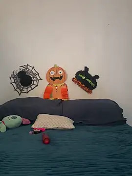 Nicol X online show from 10/16/25, 05:25