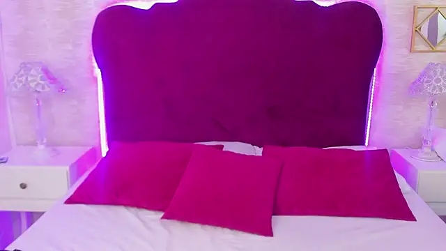 Snapshot of LaylaaDoll chatting on 10/06/25, 06:27 LaylaaDoll online show from 10/06/25, 06:27