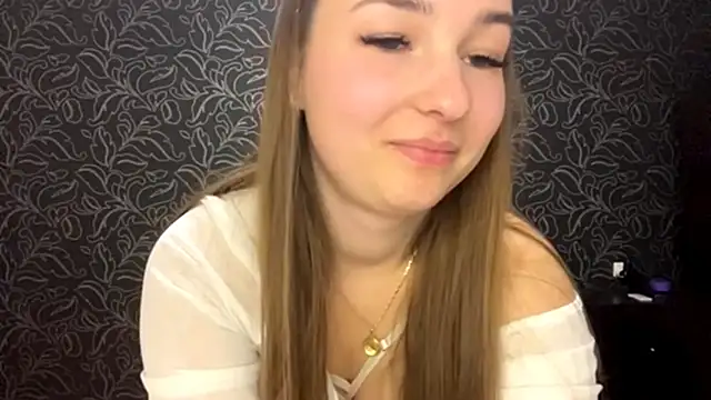 Snapshot of GemmaGunter chatting on 11/25/25, 08:20 GemmaGunter online show from 11/25/25, 08:20