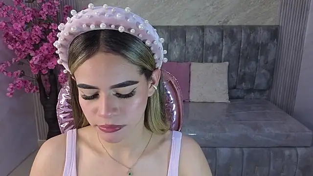 Snapshot of lilith4_s chatting on 11/04/25, 08:30 lilith4 s online show from 11/04/25, 08:30