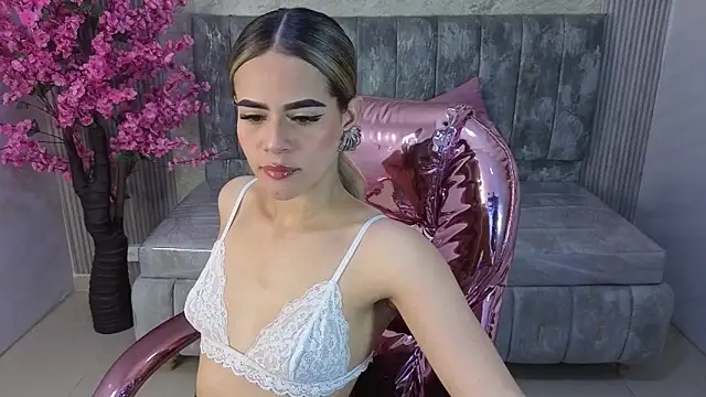 Snapshot of lilith4_s chatting on 11/07/25, 08:20 lilith4 s online show from 11/07/25, 08:20