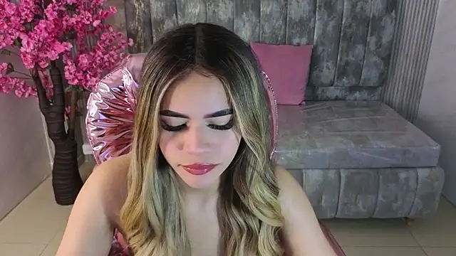 Snapshot of lilith4_s chatting on 11/20/25, 03:07 lilith4 s online show from 11/20/25, 03:07