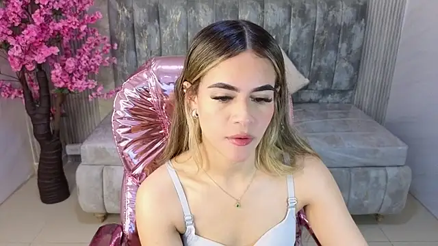 Snapshot of lilith4_s chatting on 11/20/25, 08:19 lilith4 s online show from 11/20/25, 08:19