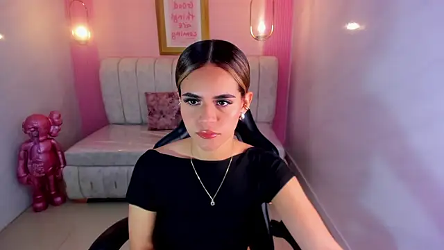 Snapshot of lilith4_s chatting on 11/21/25, 08:18 lilith4 s online show from 11/21/25, 08:18