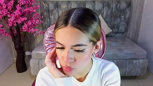 Snapshot of lilith4_s chatting on 11/22/25, 08:19 lilith4 s online show from 11/22/25, 08:19