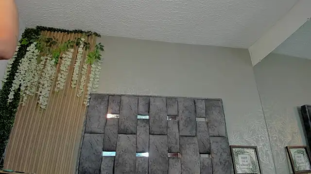 Snapshot of Nicky_Brown_ chatting on 09/25/25, 10:57 Nicky Brown  online show from 09/25/25, 10:57