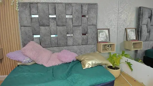 Snapshot of Nicky_Brown_ chatting on 10/02/25, 03:35 Nicky Brown  online show from 10/02/25, 03:35