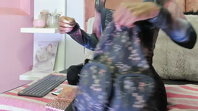 Snapshot of alix_noa chatting on 10/04/25, 08:40 alix noa online show from 10/04/25, 08:40