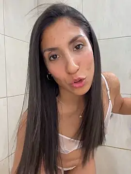 Snapshot of MaddyX__ chatting on 10/02/25, 07:10 MaddyX   online show from 10/02/25, 07:10