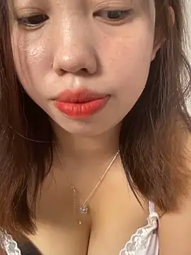 Snapshot of Rose-babyx chatting on 10/14/25, 03:18 Rose-babyx online show from 10/14/25, 03:18