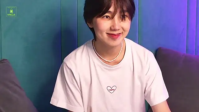 Snapshot of HeejinWang chatting on 11/08/25, 08:40 HeejinWang online show from 11/08/25, 08:40