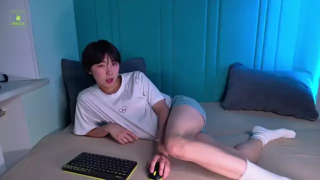 Snapshot of HeejinWang chatting on 11/24/25, 08:19 HeejinWang online show from 11/24/25, 08:19