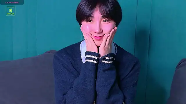 Snapshot of HeejinWang chatting on 11/28/25, 08:22 HeejinWang online show from 11/28/25, 08:22