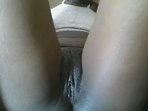 Snapshot of Naughty_queen20 chatting on 10/17/25, 02:15 Naughty queen20 online show from 10/17/25, 02:15