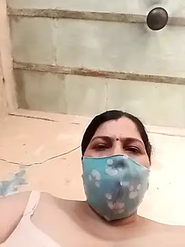 Snapshot of Love-890 chatting on 10/04/25, 04:32 Love-890 online show from 10/04/25, 04:32