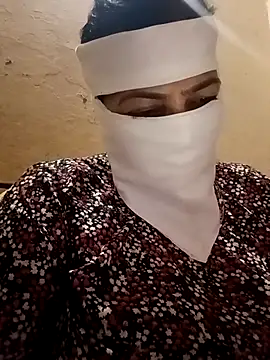 Snapshot of Love-890 chatting on 10/28/25, 01:31 Love-890 online show from 10/28/25, 01:31