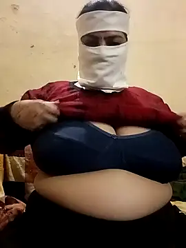 Snapshot of Love-890 chatting on 10/28/25, 01:36 Love-890 online show from 10/28/25, 01:36