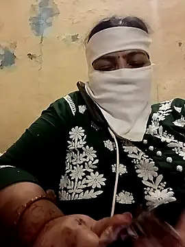 Snapshot of Love-890 chatting on 10/29/25, 01:57 Love-890 online show from 10/29/25, 01:57