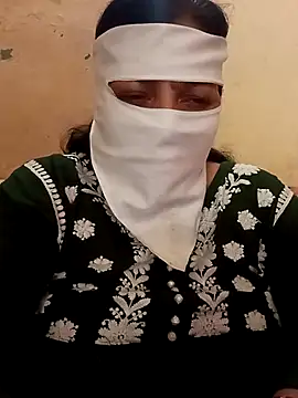 Snapshot of Love-890 chatting on 10/30/25, 04:14 Love-890 online show from 10/30/25, 04:14