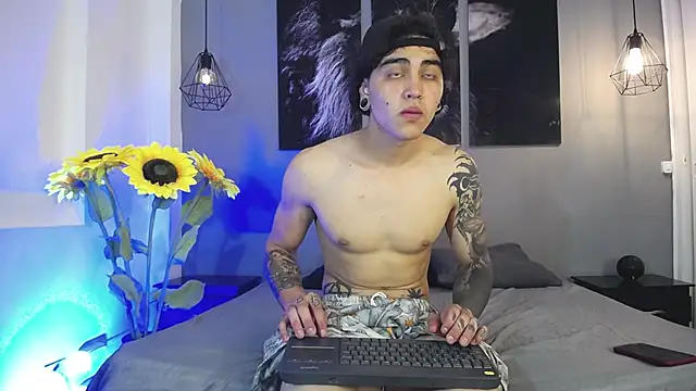 Logan peach5 online show from 09/15/25, 11:43