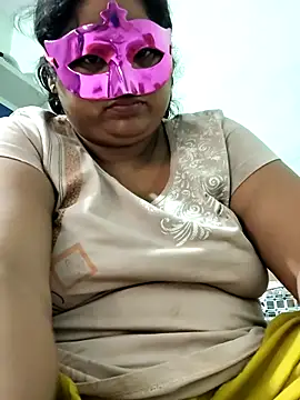 Snapshot of Mmm143 chatting on 09/19/25, 05:31 Mmm143 online show from 09/19/25, 05:31