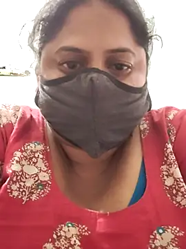 Snapshot of Mmm143 chatting on 09/21/25, 05:58 Mmm143 online show from 09/21/25, 05:58