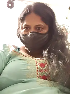 Snapshot of Mmm143 chatting on 09/22/25, 09:06 Mmm143 online show from 09/22/25, 09:06