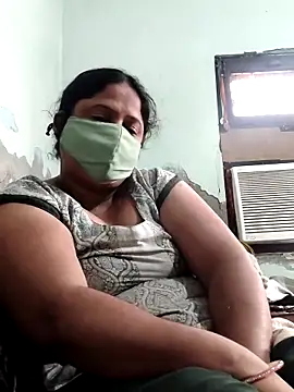 Snapshot of Mmm143 chatting on 10/05/25, 05:28 Mmm143 online show from 10/05/25, 05:28