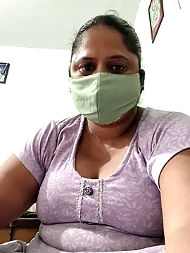 Snapshot of Mmm143 chatting on 10/06/25, 07:39 Mmm143 online show from 10/06/25, 07:39