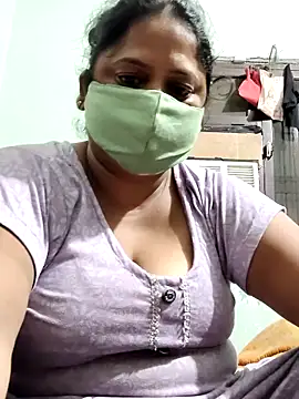 Snapshot of Mmm143 chatting on 10/07/25, 12:08 Mmm143 online show from 10/07/25, 12:08