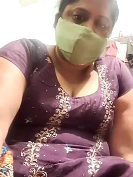 Snapshot of Mmm143 chatting on 10/08/25, 07:44 Mmm143 online show from 10/08/25, 07:44