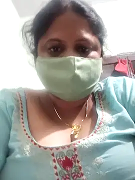 Snapshot of Mmm143 chatting on 10/15/25, 05:35 Mmm143 online show from 10/15/25, 05:35