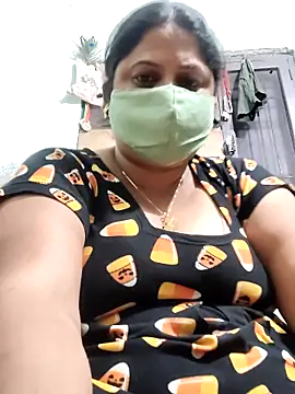 Snapshot of Mmm143 chatting on 10/17/25, 07:27 Mmm143 online show from 10/17/25, 07:27