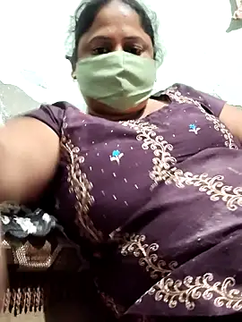 Snapshot of Mmm143 chatting on 10/21/25, 04:51 Mmm143 online show from 10/21/25, 04:51