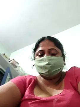 Snapshot of Mmm143 chatting on 10/24/25, 06:21 Mmm143 online show from 10/24/25, 06:21